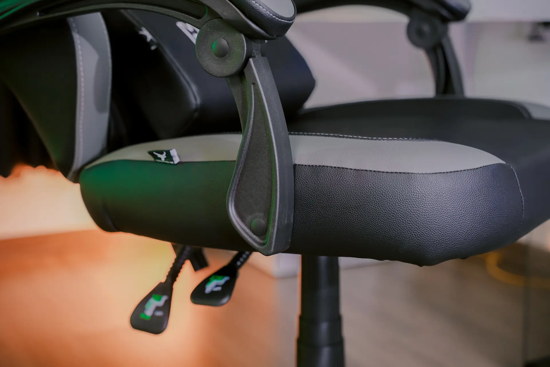 Ghế Gaming Centaur Mecha - đen ANC GHE MECHA DEN1